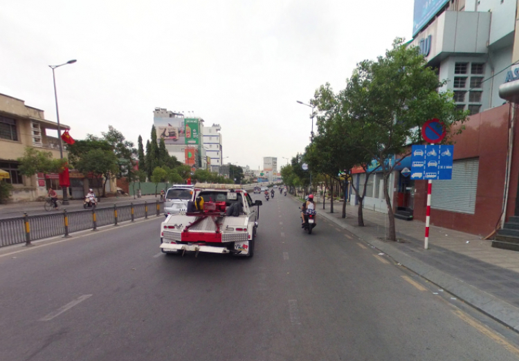 đi bộ sát lề đường vẫn bị xe bồn cán chết đi bộ sát lề đường vẫn bị xe bồn cán chết