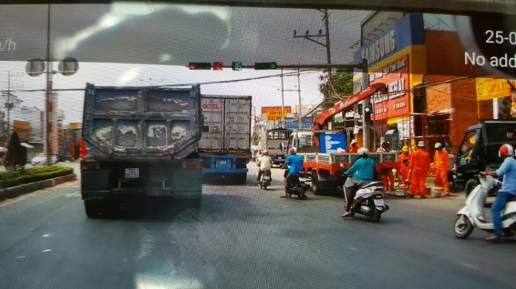 QL 51 hoàn toàn lọt thỏm trong KDC???
