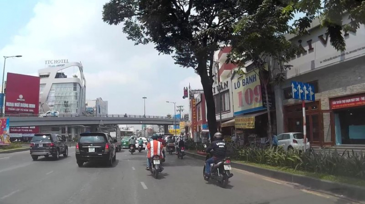 Biển báo vòng xoay chân cầu vượt Lăng Cha Cả Biển báo vòng xoay chân cầu vượt Lăng Cha Cả