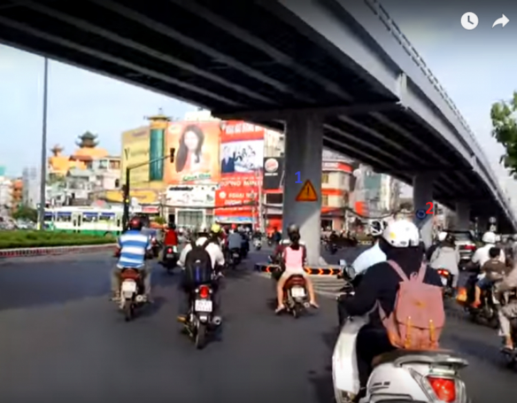 Biển báo vòng xoay chân cầu vượt Lăng Cha Cả Biển báo vòng xoay chân cầu vượt Lăng Cha Cả