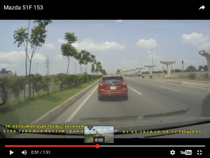Mazda 51F-153.27 cảm tử trên xa lộ Mazda 51F-153.27 cảm tử trên xa lộ