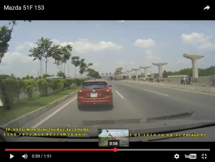 Mazda 51F-153.27 cảm tử trên xa lộ Mazda 51F-153.27 cảm tử trên xa lộ