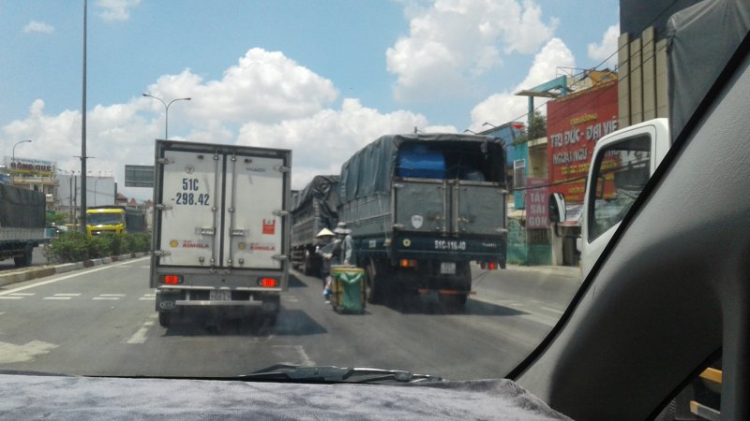 Hiễm nguy giữa hai làn nước