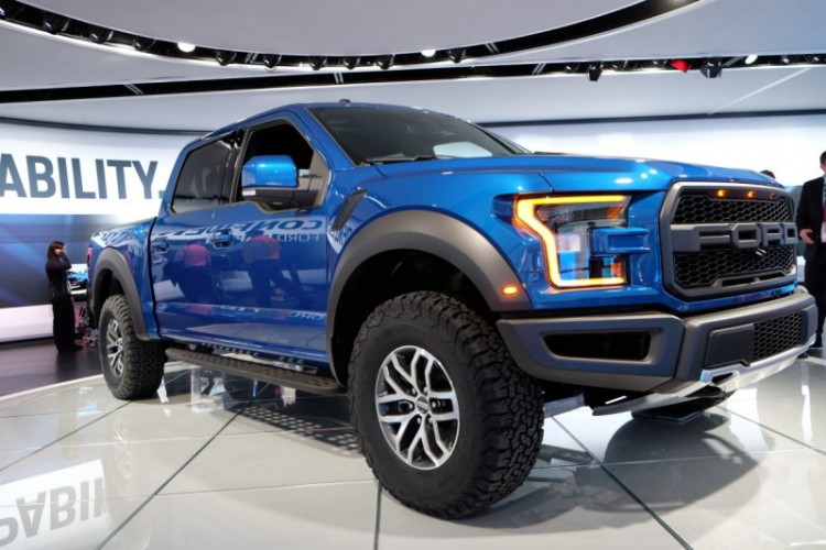 Ford F-150 Raptor 2017 trang bị động cơ EcoBoost mới và hộp số 10 cấp