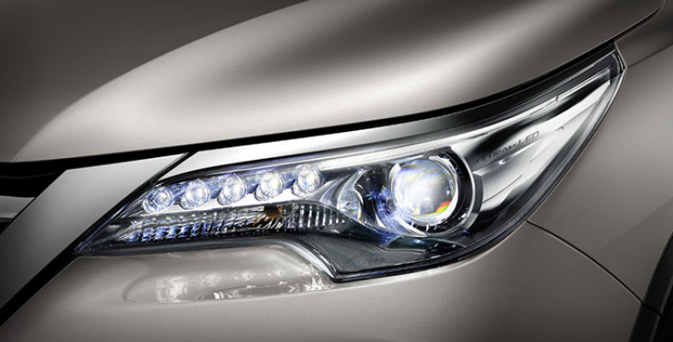 Toyota Fortuner 2016 có giá bán 1 tỷ đồng tại Malay
