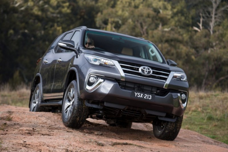 Toyota Fortuner 2016 có giá bán 1 tỷ đồng tại Malay