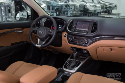 2015-Kia-KX3-interior-spied-China.jpg