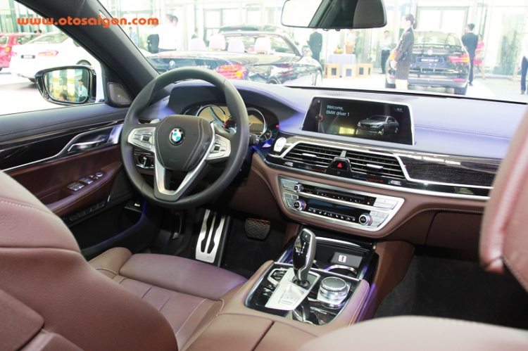 Chi tiết cặp đôi BMW 750 Li và 740Li M Sport tại BMW World Vietnam 2016 Chi tiết cặp đôi BMW 750 Li và 740Li M Sport tại BMW World Vietnam 2016