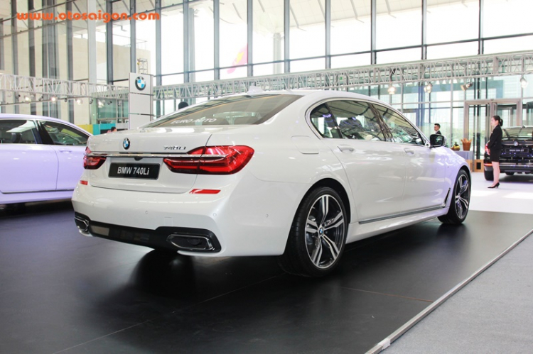 Chi tiết cặp đôi BMW 750 Li và 740Li M Sport tại BMW World Vietnam 2016 Chi tiết cặp đôi BMW 750 Li và 740Li M Sport tại BMW World Vietnam 2016