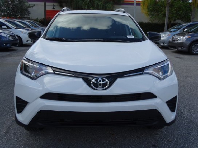 Em qua Mỹ, nên mua Honda CR-V hay Toyota Rav4? Em qua Mỹ, nên mua Honda CR-V hay Toyota Rav4?