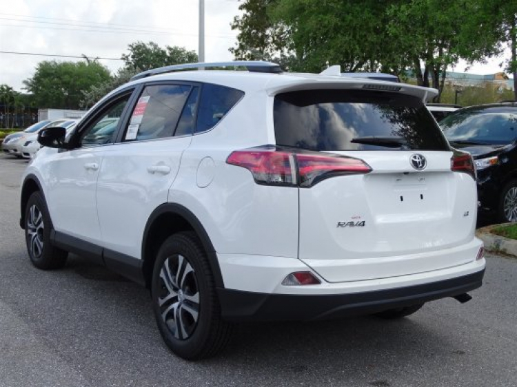 Em qua Mỹ, nên mua Honda CR-V hay Toyota Rav4?