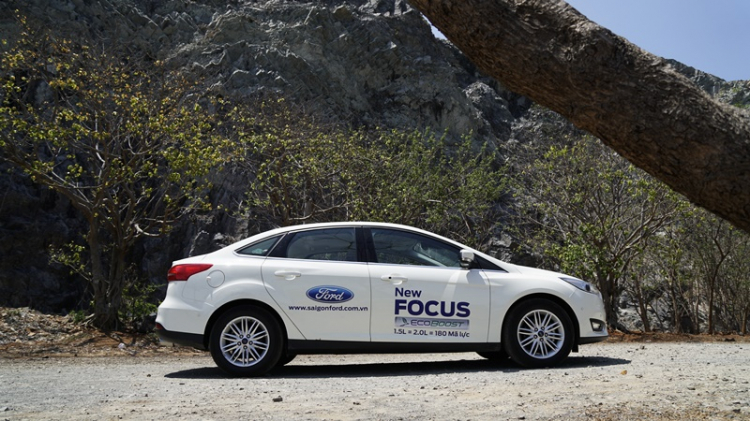 Đánh giá Ford Focus Titanium Ecoboost 2016