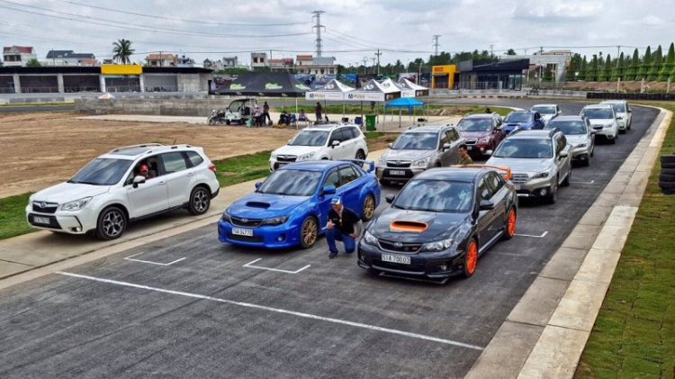 Giúp em phân biệt WRX vs STI.