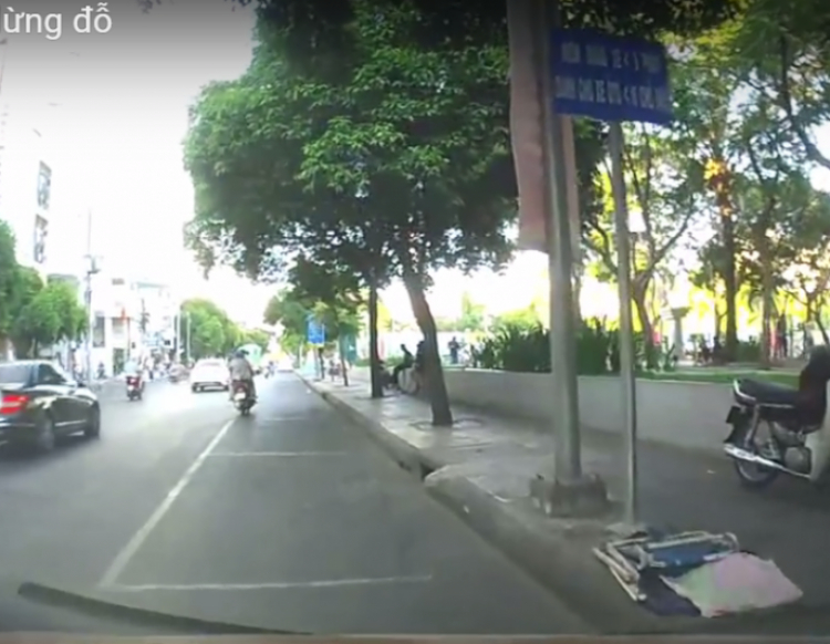 Đậu xe đúng hay sai trên đường Lê Lai Đậu xe đúng hay sai trên đường Lê Lai