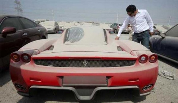 Tại sao Dubai tràn ngập siêu xe bỏ hoang?
