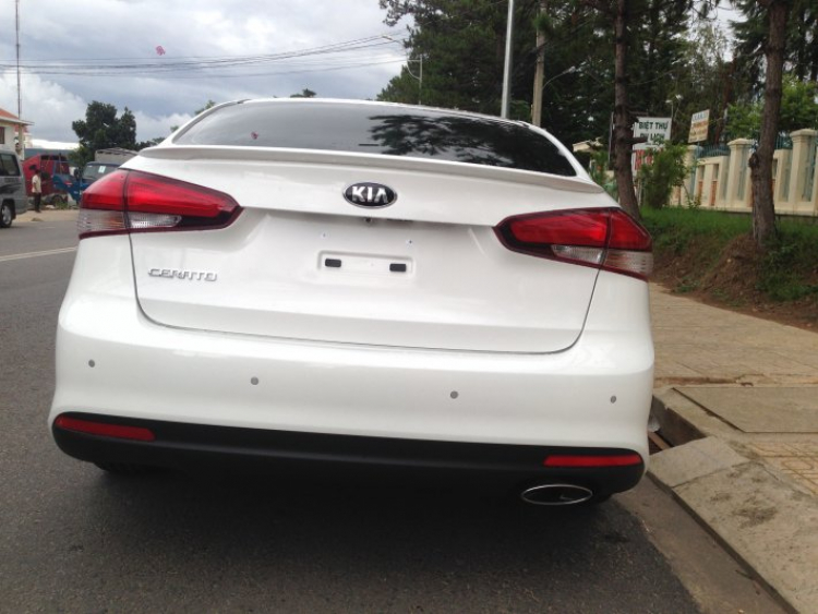 Kia Cerato lên kệ, giá từ 615 triệu đồng Kia Cerato lên kệ, giá từ 615 triệu đồng