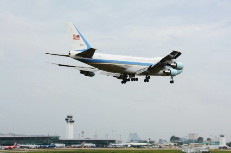 Airforce 1 đang vô Huế