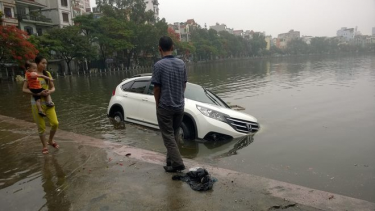 Chăm sóc Xế yêu mùa mưa bão