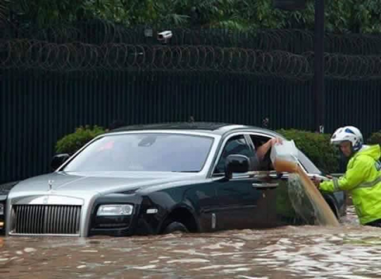 Này thì Rolls Royce 83 tỷ này !