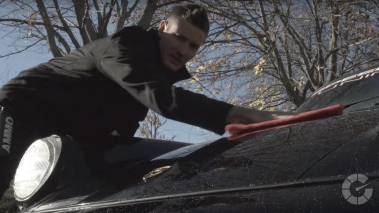 Video: Nên rửa và lau khô xe sau khi trời mưa