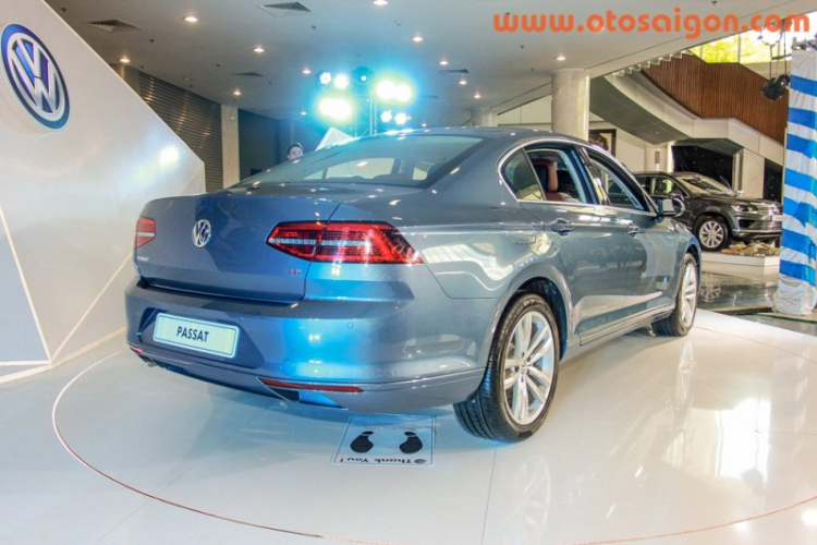 Volkswagen Passat cạnh tranh với Camry, giá từ 1,45 tỷ đồng