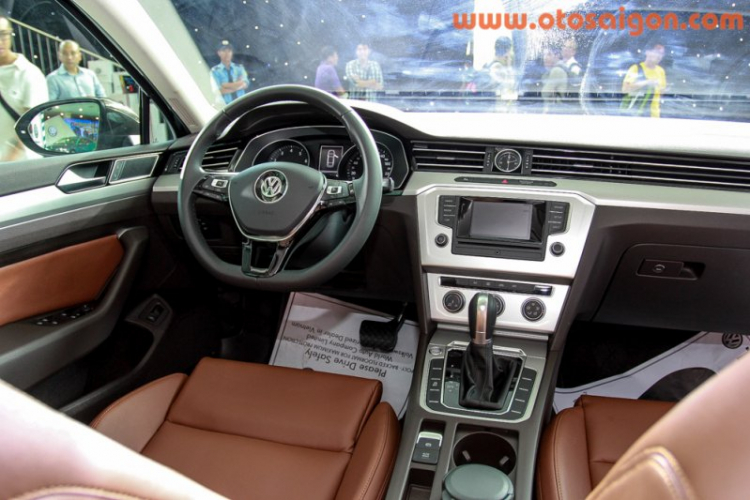 Volkswagen Passat cạnh tranh với Camry, giá từ 1,45 tỷ đồng