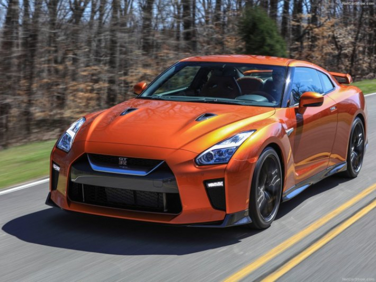 Nissan GT-R 2017 có giá bán từ 2,5 tỷ đồng