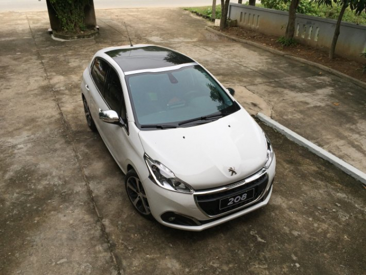 Dưới 1 tỷ nên mua Ford Focus Ecoboost 2015 hay Peugeot 208 2015?