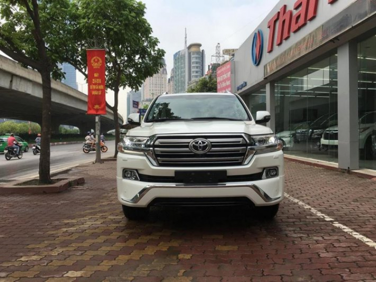 Toyota Land Cruiser "nhập ngoài" - chất chơi riêng của đại gia Việt