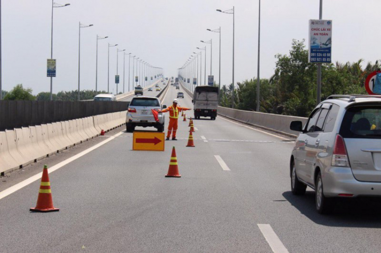 Nổ vỏ, tét mâm khi chạy trên cao tốc Long Thành - Dầu Giây