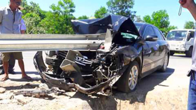 Thanh chắn xỏ lèo Camry