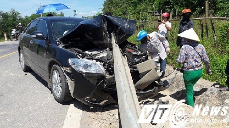 Thanh chắn xỏ lèo Camry