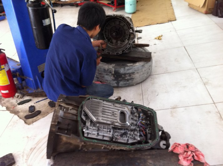 Làm sao để khắc phục tình trạng hộp số tự động bị giật khi chuyển số Làm sao để khắc phục tình trạng hộp số tự động bị giật khi chuyển số