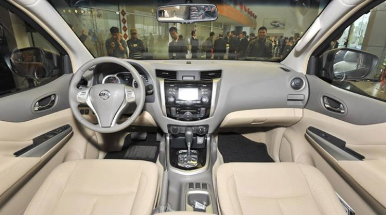Chọn Ford Ranger 2.2 hay Nissan Navara VL? Chọn Ford Ranger 2.2 hay Nissan Navara VL?