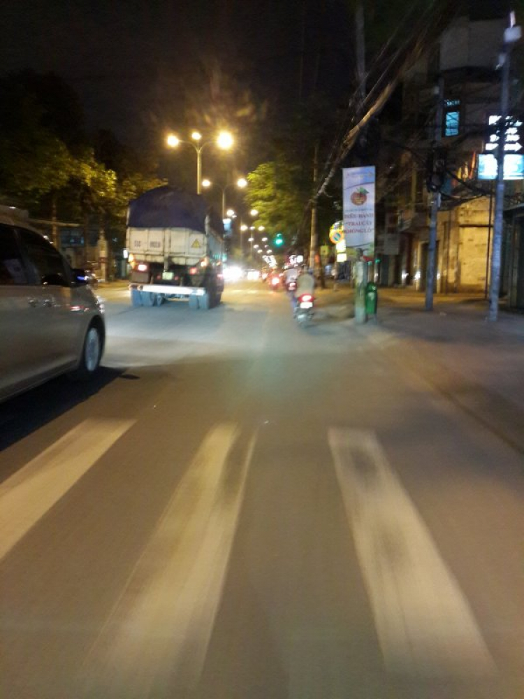Ben và Cont thay phiên "hãm" em gái U 4 chỗ mặc áo đỏ Ben và Cont thay phiên "hãm" em gái U 4 chỗ mặc áo đỏ