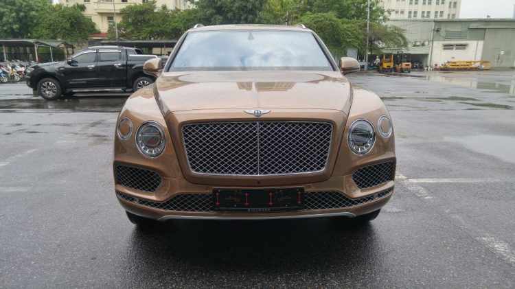 SUV sang Bentley Bentayga đầu tiên về Việt Nam