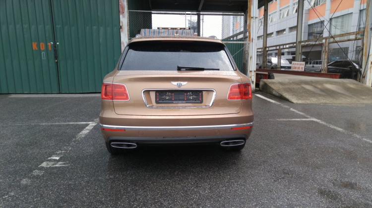 SUV sang Bentley Bentayga đầu tiên về Việt Nam