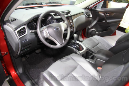 Nissan-X-Trail-interior-at-the-2015-Chengdu-Motor-Show.jpg