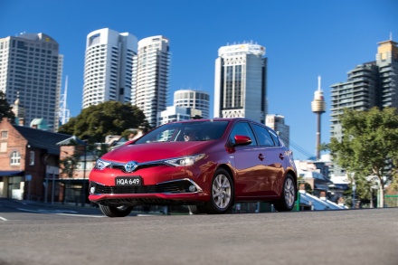 2016-toyota-corolla-hybrid-3.jpg