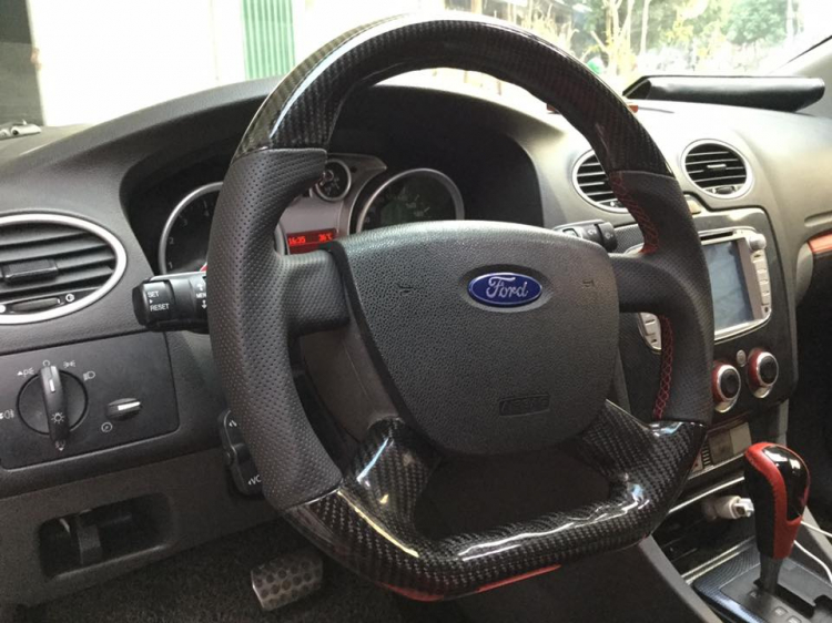 bọc vô lăng Ford Focus classic