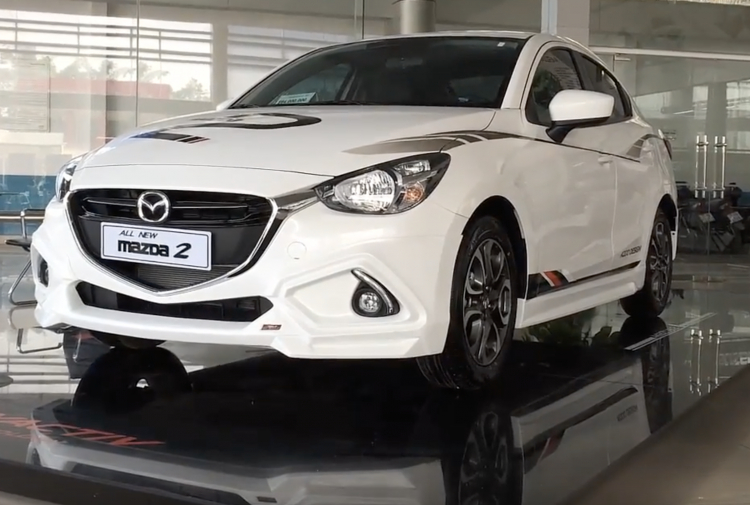 Xuất hiện ảnh Mazda2 có thêm bodykit thể thao ở Đại Lý