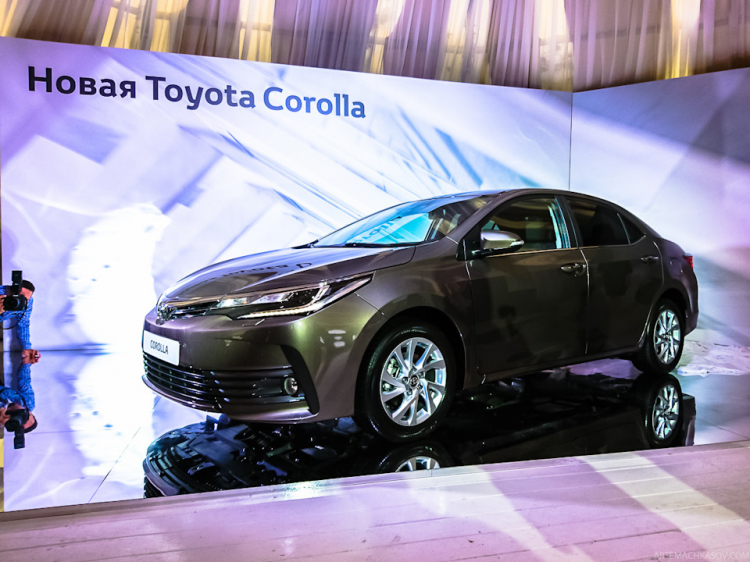 Ảnh thực tế Toyota Corolla 2017 (facelift) vừa ra mắt