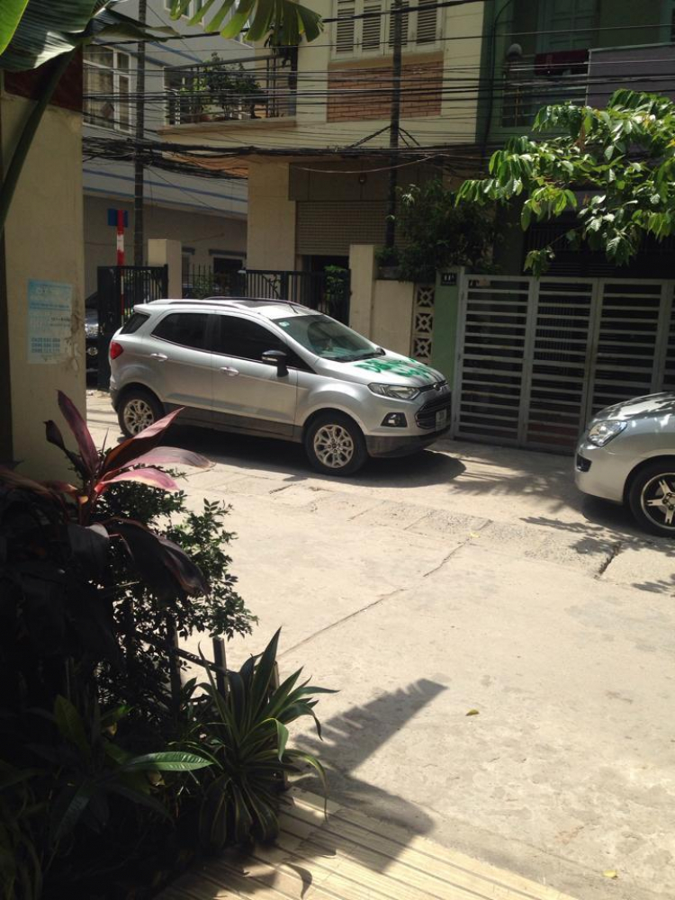Đậu bậy ở Hà Nội, bị xịt sơn lên xe "cảnh cáo"