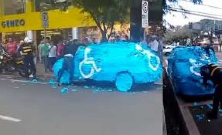 Đậu bậy ở Hà Nội, bị xịt sơn lên xe "cảnh cáo" Đậu bậy ở Hà Nội, bị xịt sơn lên xe "cảnh cáo"