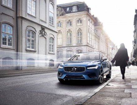 192807_Volvo_V90_R_Design_Location (1024x781).jpg