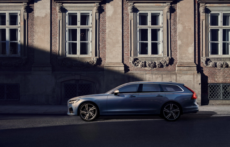 Volvo Cars tiết lộ bộ đôi thể thao S90 và V90 R-Design