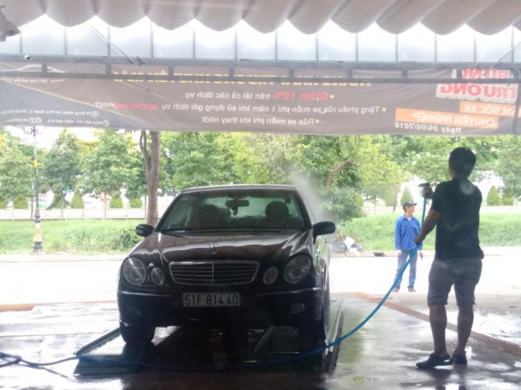 Rửa xe, xịt gầm vệ xinh nội thất xe 5 chỗ giá 300k tại Vietwash có xứng đáng.