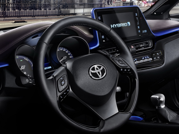 Toyota công bố nội thất C-HR: đối thủ Honda HR-V