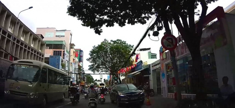 Kẹt xe, Binh đoàn 4 bánh chạy ngược chiều bất chấp tất cả
