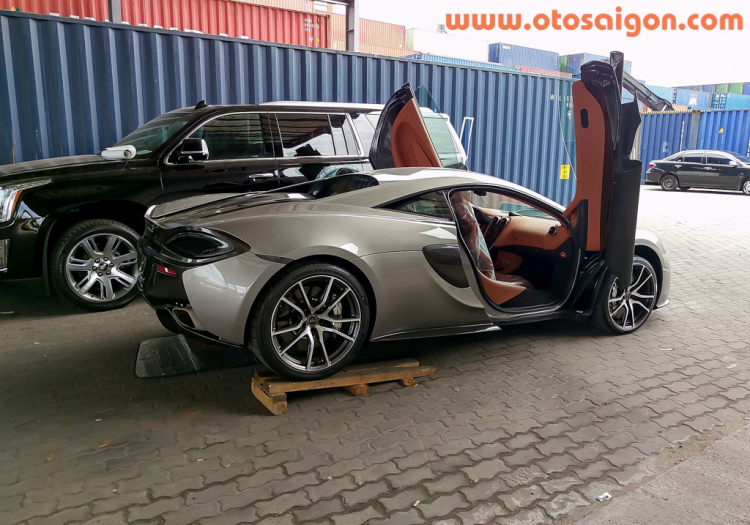 Cận cảnh McLaren 570S đầu tiên vừa cập cảng Sài Gòn